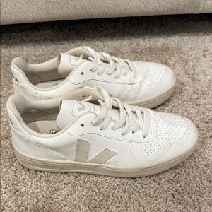 Veja Cream Casual Sneakers
